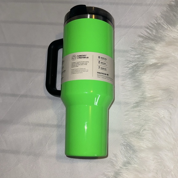 NEW! Authentic Stanley 40oz Neon Green Spring Fling H2.0 Quencher Tumbler NIB - Picture 4 of 6